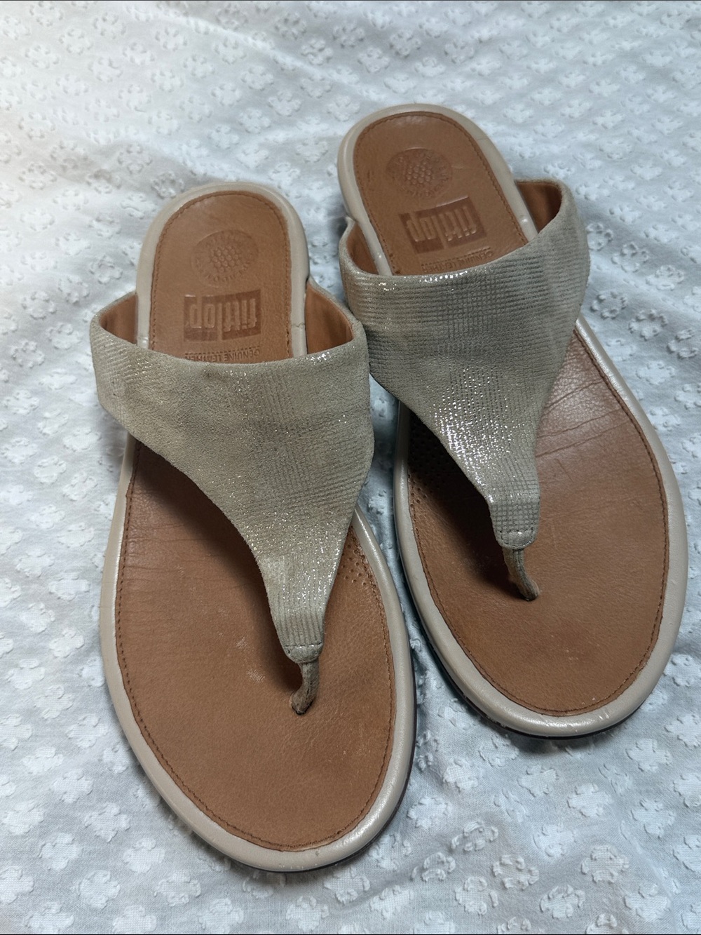 Fitflop Beige Metallic Thong Sandals size 8